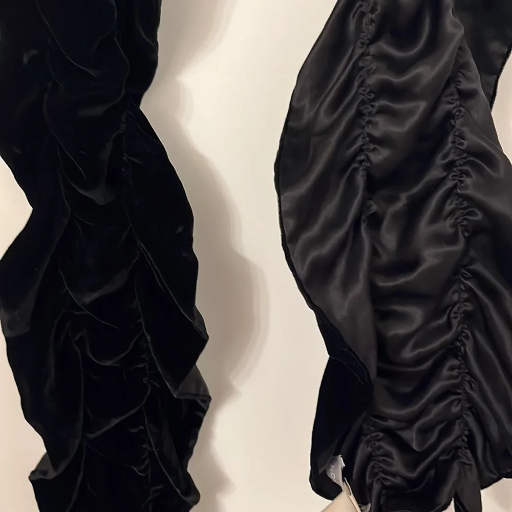 Black Rouched Scarf - Picture 2 of 2